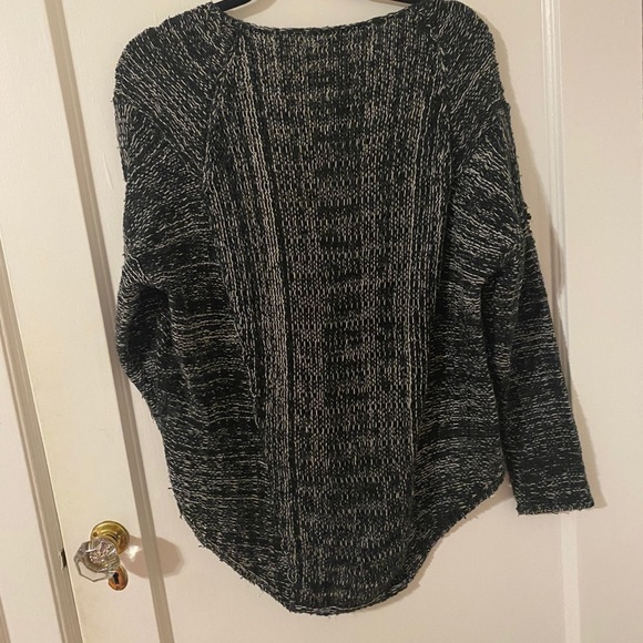 Black and White Knit High-Low Millau LF Sweater - Picture 6 of 6